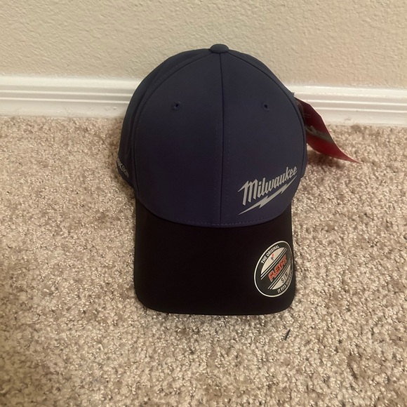 Milwaukee Blue and Black Cap - Picture 4 of 9